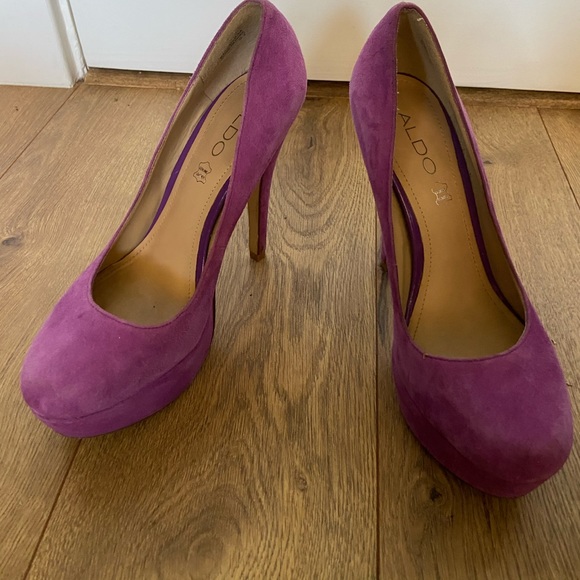 2/20 Purple suede Aldo platform heels - Picture 3 of 5